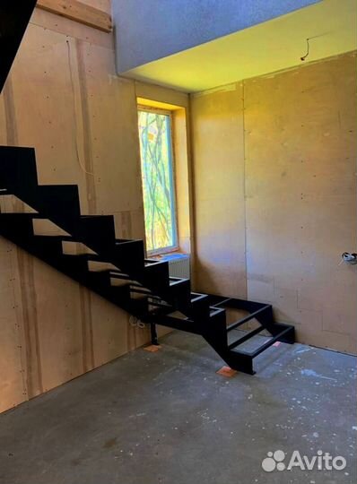 Лестница для загородного дома