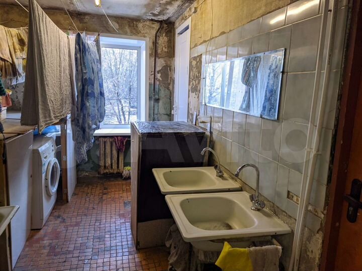 Комната 14 м² в > 9-к., 3/5 эт.