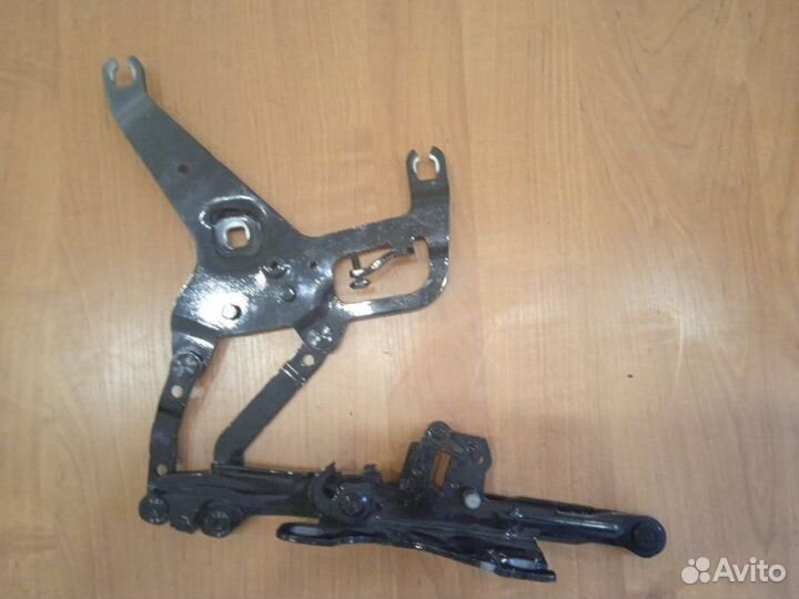 Петля капота правая Bmw X6 F16 4DX 4.0 2018