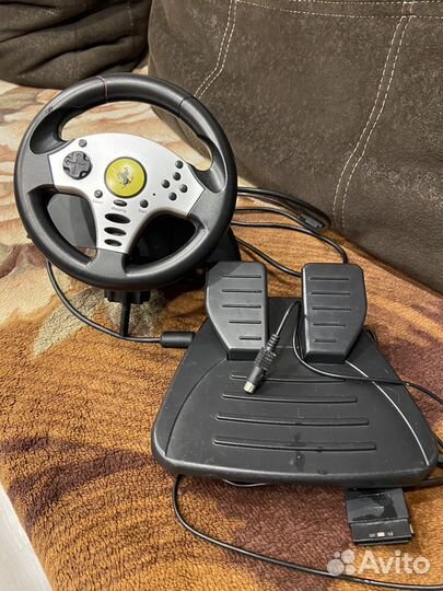 Игровой руль с педалями