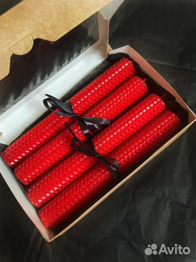 Набор красных свечей из вощины