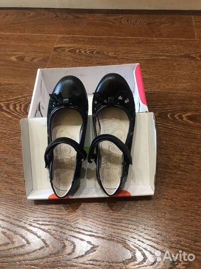 Туфли для девочки 32 размер новые