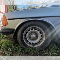 Mercedes-Benz W123 2.0 MT, 1982, 285 000 км, с пробегом, цена 285 000 руб.