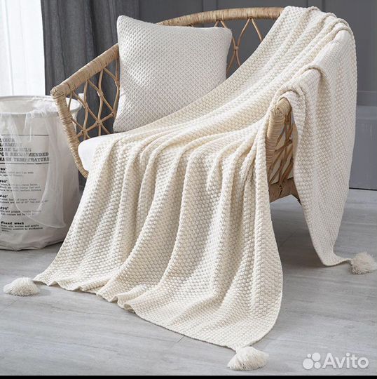 Плед вязанный с кистями