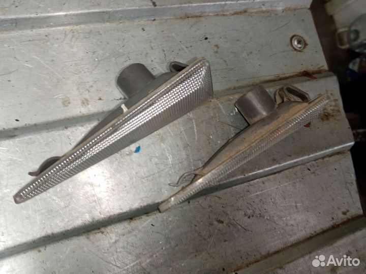 Renault Megane 2 повторитель левый