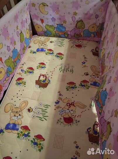 Детская кровать с маятником