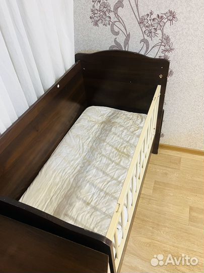 Детская кроватка с комодом