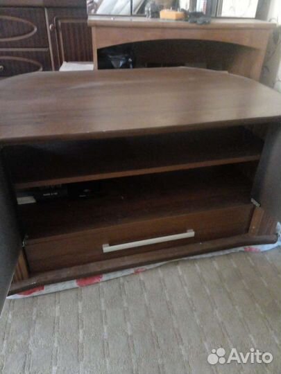 Тумба со стеклянными дверцами