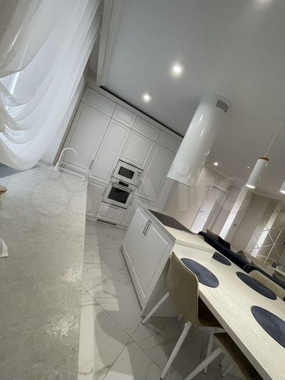 4-к. квартира, 97 м², 1/17 эт.