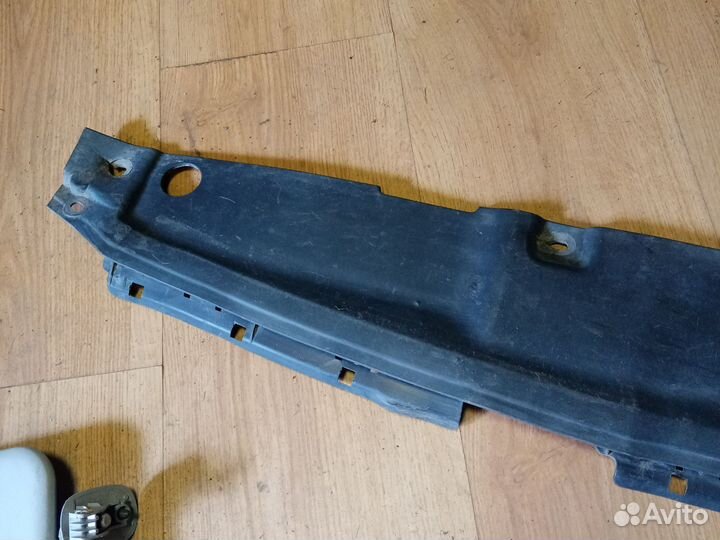 Кожух замка капота hyundai solaris 2013г