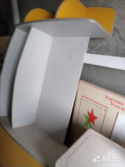 Продам навесной шкаф полку