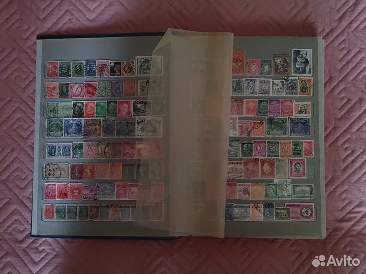 Коллекция старинных марок в альбоме, 1221 штука