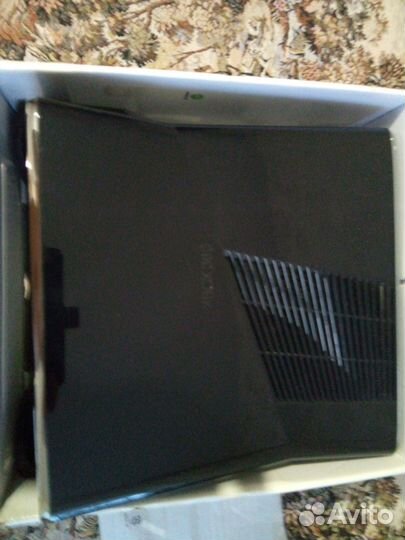 Xbox 360 360 slim 250гб с одним джойстиком +45игр