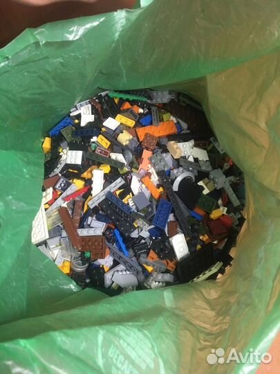 Целый пакет лего