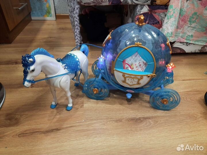 Игрушка корета с лошадью