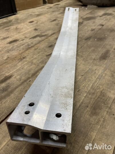 Усилитель заднего бампера Toyota Highlander 2