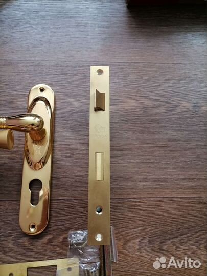 Замок врезной с ручками. новый
