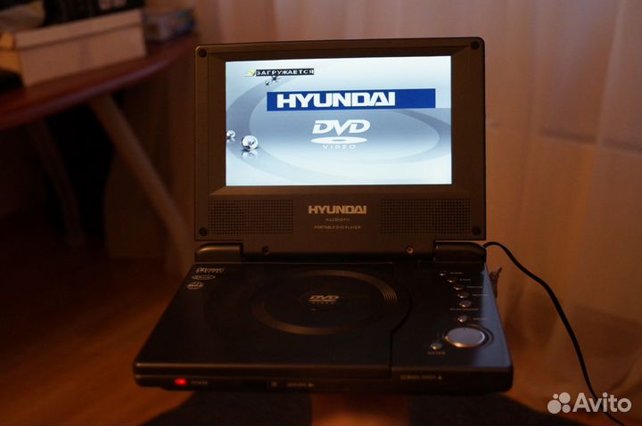 DVD-плеер Hyundai H-lcdvd711