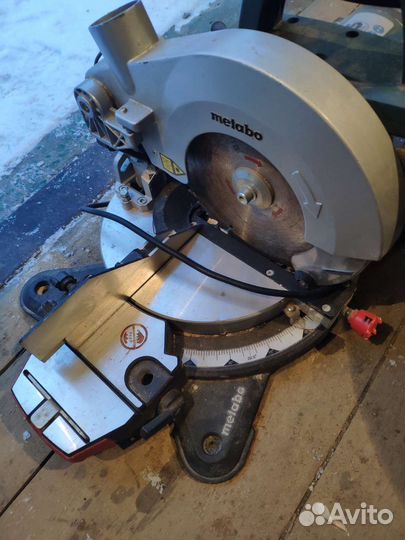 Торцовочная пила metabo kgs 216 m