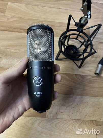 Микрофон AKG p220 со штативом и кабелем