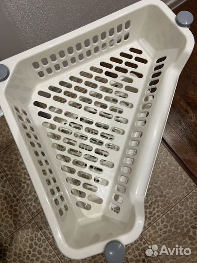 Этажерка на колесиках