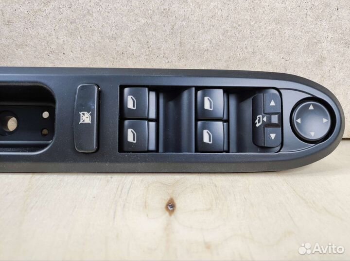 Кнопки стеклоподъемников Пежо 407