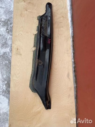 Водосток лобового VW Jetta 5