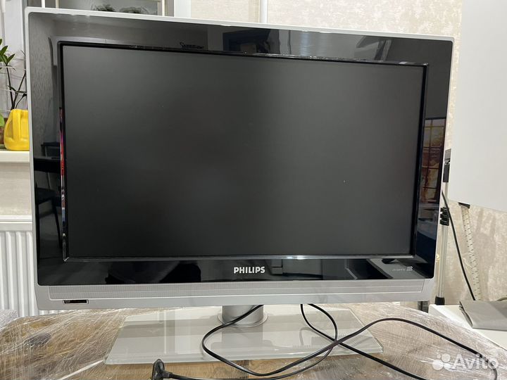 Телевизор ЖК бу philips 26 дюймов