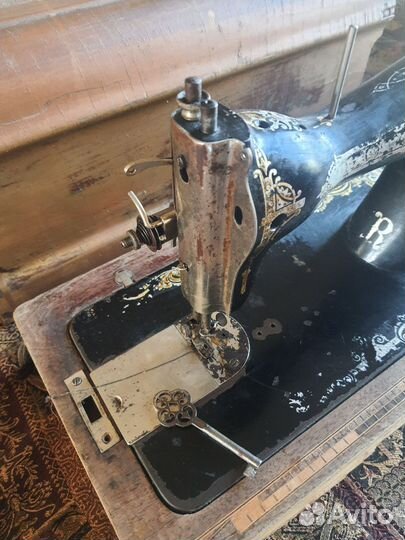 Антикварная швейная машина Anker