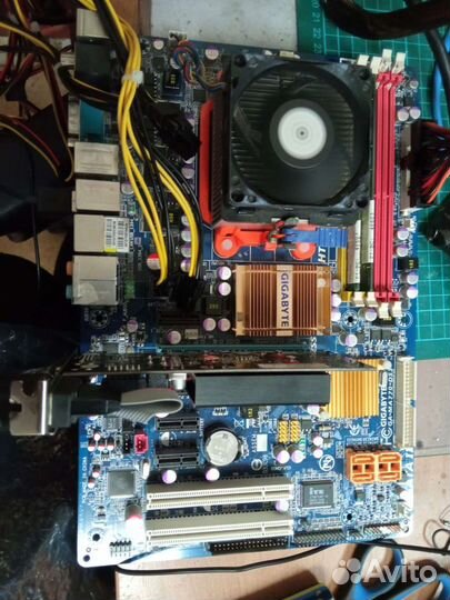 Материнская плата с процессором и памятью