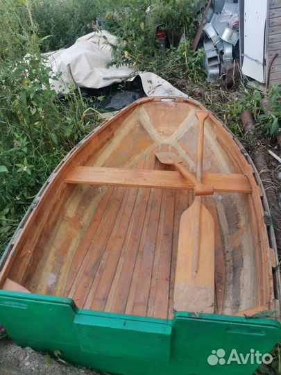 Лодка деревянная 
