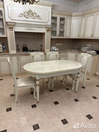 Столы и стулья