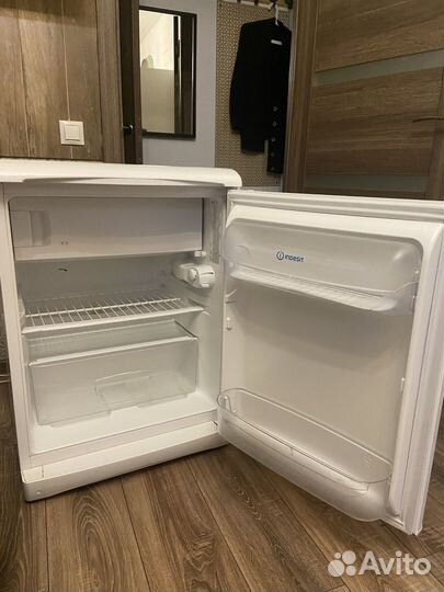 Минихолодильник с морозильной indesit бу