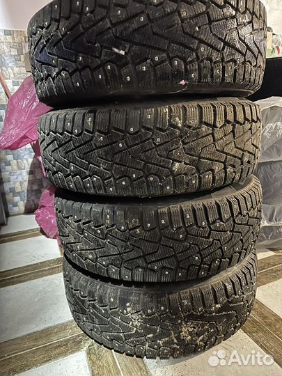 Pirelli Ice Zero 215/65 R16