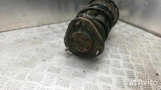 Стойка передняя правая toyota auris E150 (PBE07N50