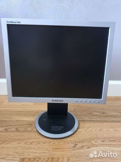Монитор Samsung 15 дюймов с телескопической ножкой