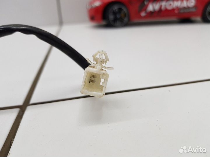 Кнопка открывания крышки багажника