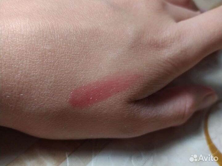 Увлажняющий блеск для губ