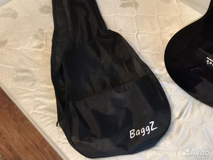 Акустическая гитара