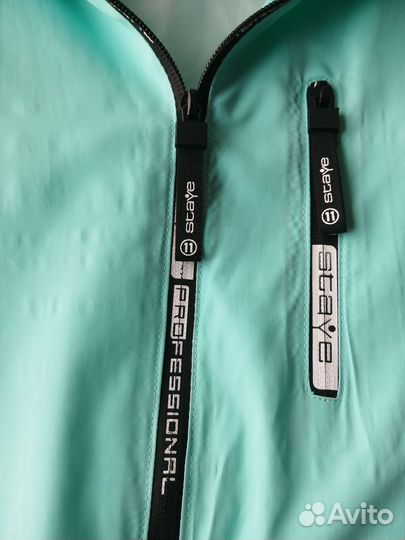 Классная ветровка на лето женская зеленая 44р