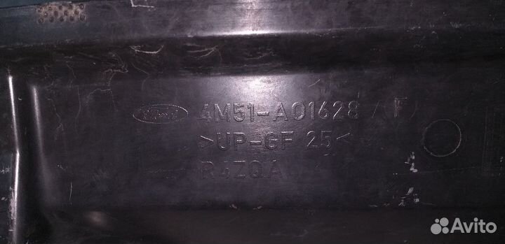 Водосток под лобовое стекло Ford Focus 2