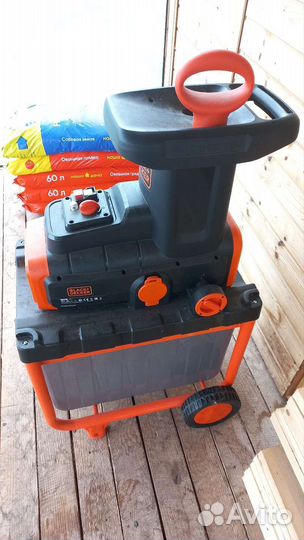 Садовый измельчитель Black&Decker begas5800