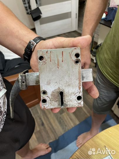 Вскрытие замков,дверей,машин,сейфов,замена замков