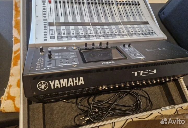 Цифровой микшерный пульт Yamaha