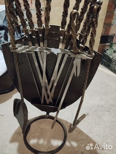Подставка-щит с шампурами кованная