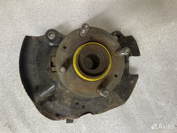 Кулак со ступицей передний правый Accent 2 Акцент