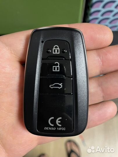 Ключ на Тойота Камри 2018 (V70) оригинал