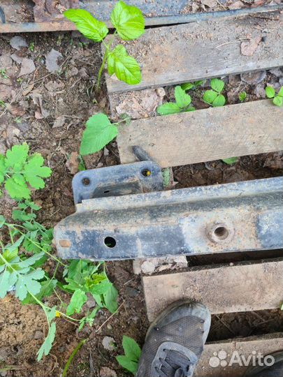 Усилитель бампера задний Ford С-Max 2006