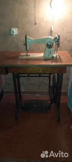 Старинная швейная машинка Tikkakoski