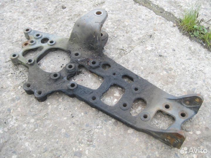 Кронштейн передней рессоры передний 9413221401 пра